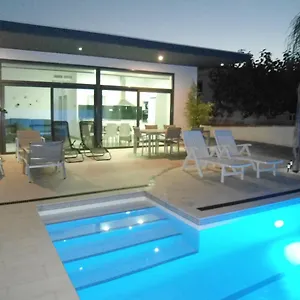 https://casa-mariona.catalonia-hotels.com